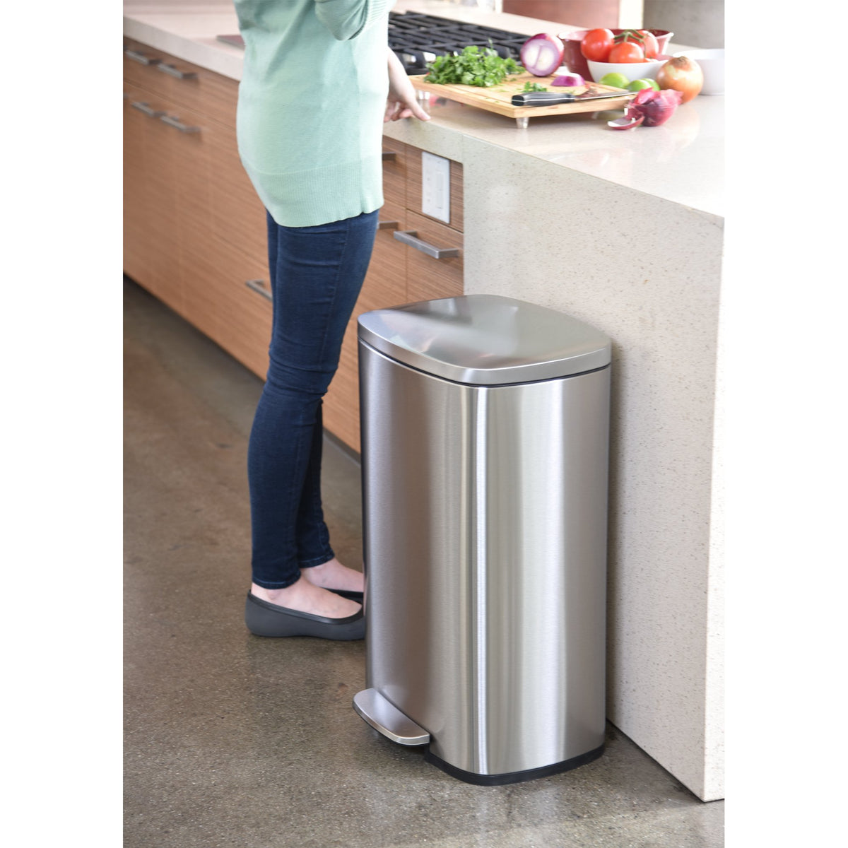13.2 Gallon Stainless Steel Step Trash Can with Lid L72019