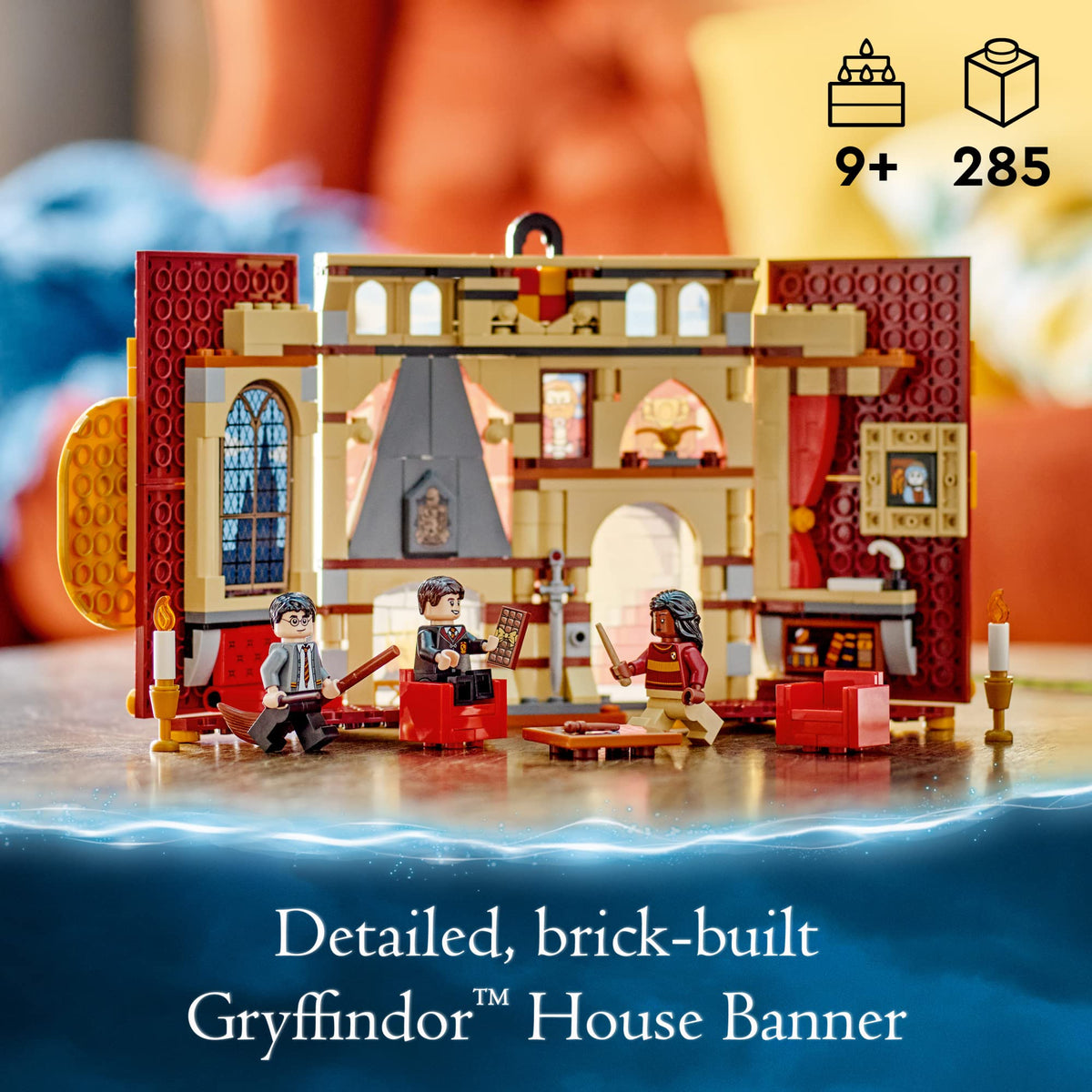 Building Set with 3 Minifigures R26447