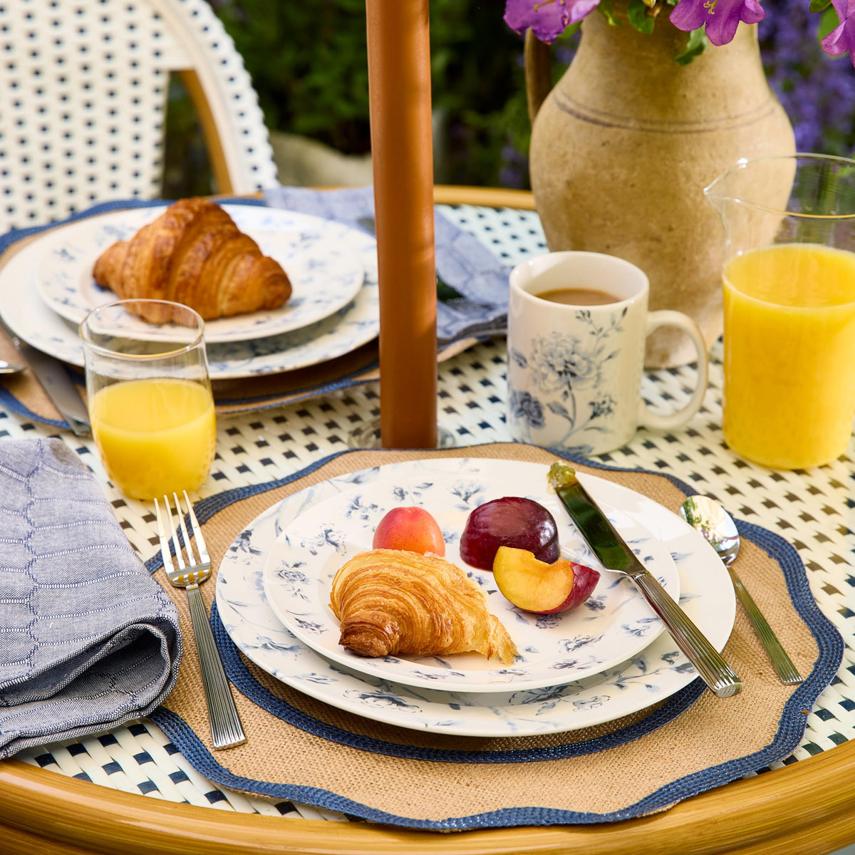 30 Piece Blue Floral Porcelain Dinnerware Set O282